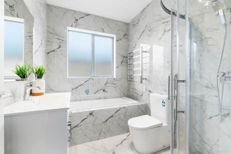 Photo of property in 1 Huahua Crescent, Papakura, 2110