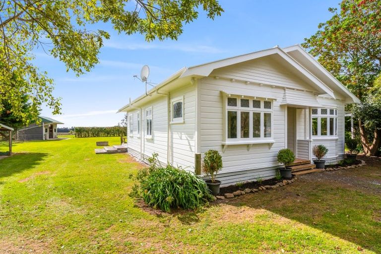 Photo of property in 435 Tararua Road, Levin, 5571