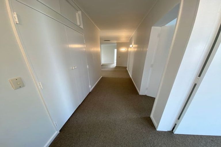 Photo of property in 1 Flint Way, Northland, Wellington, 6012