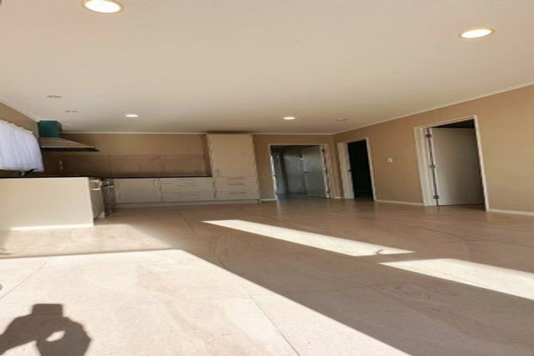 Photo of property in 60 Marine Parade, Mellons Bay, Auckland, 2014