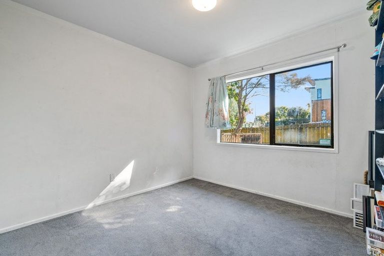 Photo of property in 12 Lendenfeld Drive, Papatoetoe, Auckland, 2025