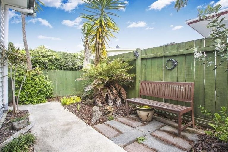 Photo of property in 59 Woodside Road, Massey, Auckland, 0614