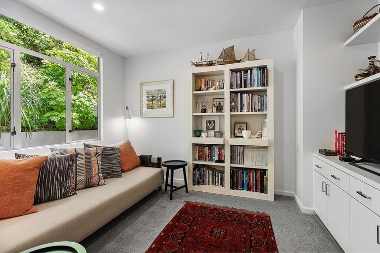 Photo of property in 363u2 Karaka Bay Road, Karaka Bays, Wellington, 6022