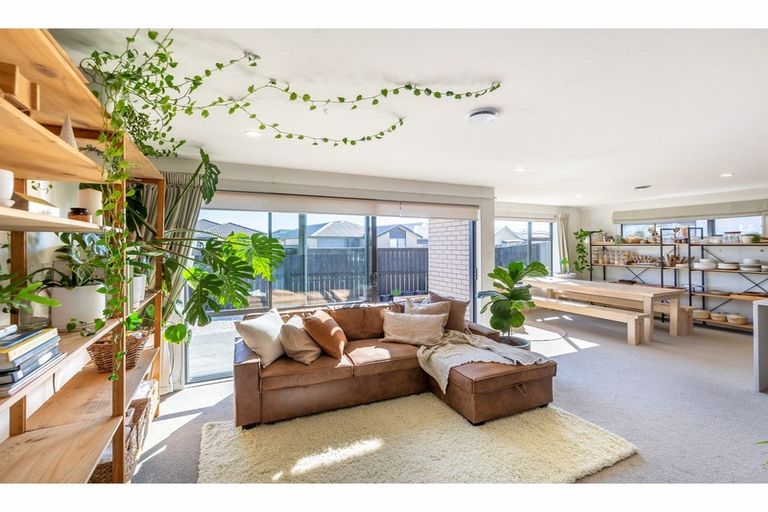 Photo of property in 16 Torbeg Lane, Broomfield, Christchurch, 8042