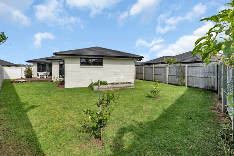 Photo of property in 1 Te Akau Place, One Tree Point, 0118