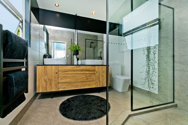 Photo of property in 27 Newbury Place, Schnapper Rock, Auckland, 0632