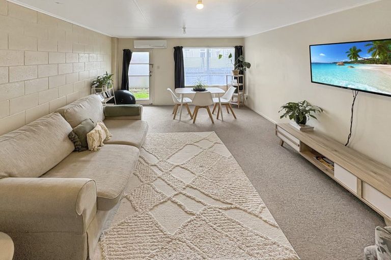 Photo of property in 35 Knowles Street, Terrace End, Palmerston North, 4410