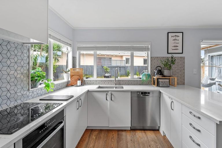 Photo of property in 287d Vipond Road, Stanmore Bay, Whangaparaoa, 0932