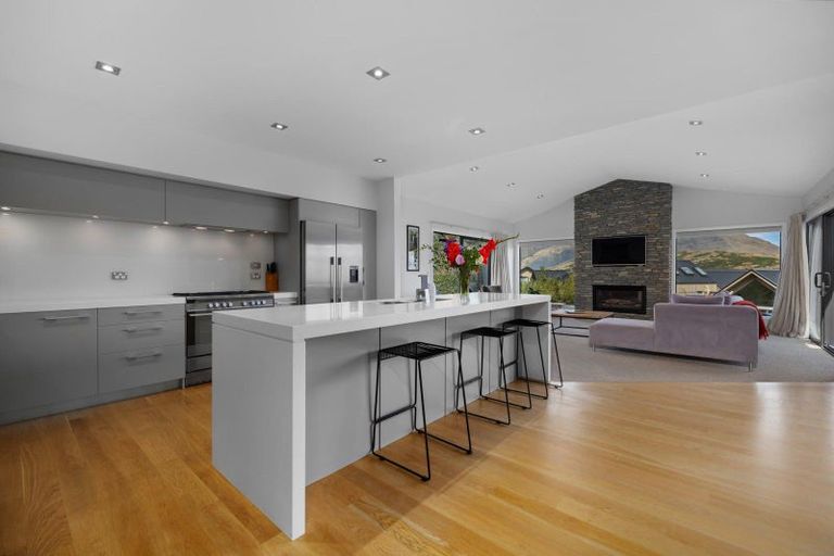 Photo of property in 4 Kinross Lane, Jacks Point, Queenstown, 9371