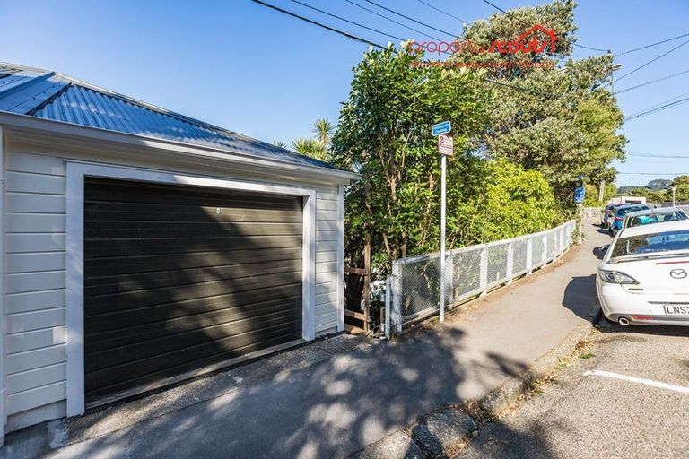 Photo of property in 105 Kelburn Parade, Kelburn, Wellington, 6012