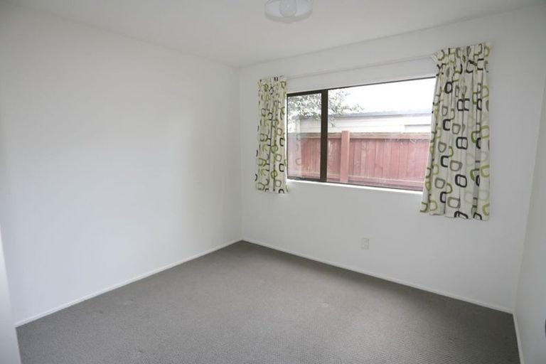 Photo of property in 36 Pitcairn Crescent, Bryndwr, Christchurch, 8053