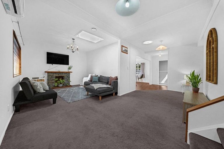 Photo of property in 883 Swanson Road, Swanson, Auckland, 0612