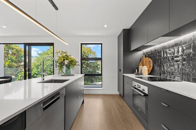 Photo of property in 2/11 Carlton Mill Road, Merivale, Christchurch, 8014