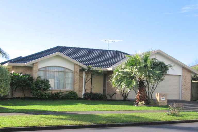 Photo of property in 33 Newinn Crescent, East Tamaki Heights, Auckland, 2016