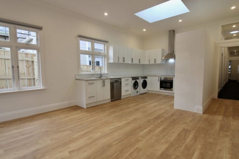 Photo of property in 37 Roy Street, Newtown, Wellington, 6021