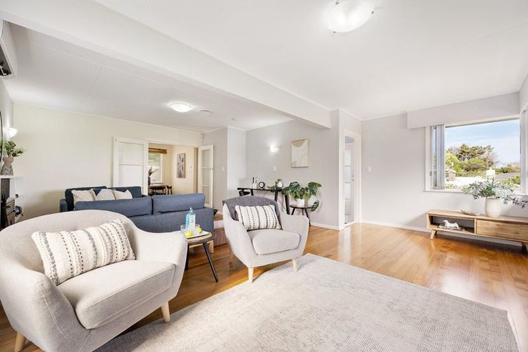 Photo of property in 61 Salford Street, Newlands, Wellington, 6037