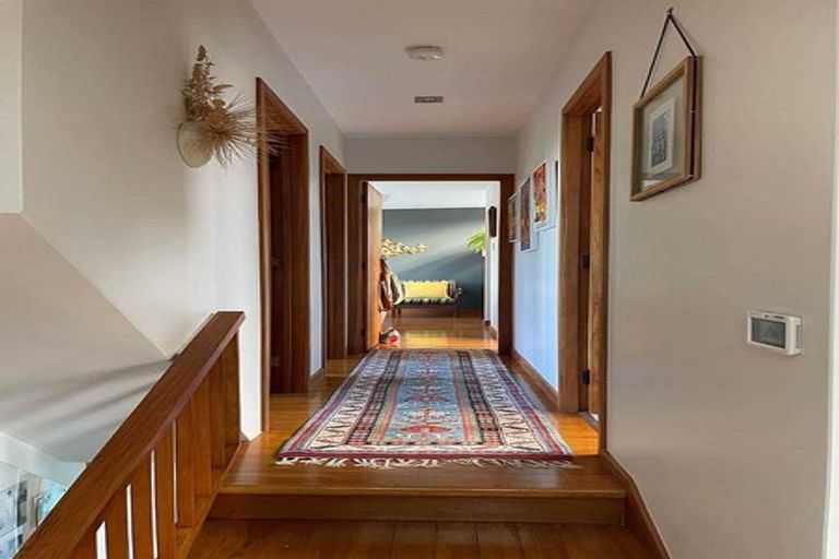 Photo of property in 9 City View Terrace, Birkenhead, Auckland, 0626