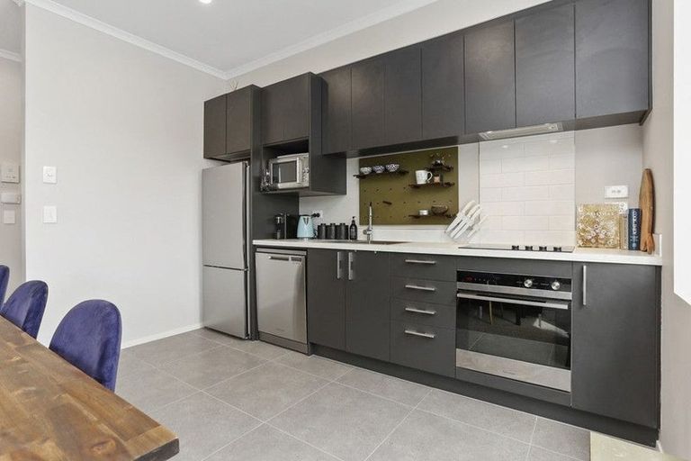 Photo of property in 2/7 Uku Lane, Hobsonville, Auckland, 0616