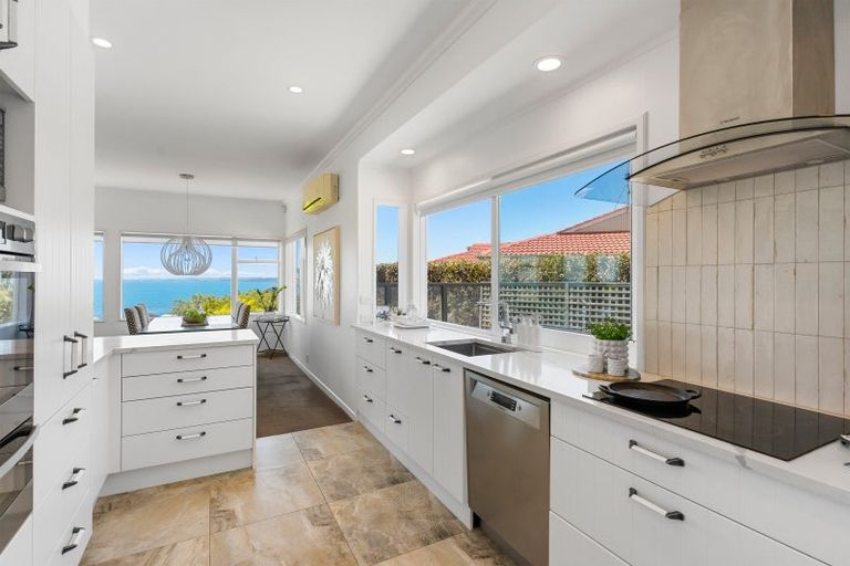 Photo of property in 1/1 Eastcliffe Road, Castor Bay, Auckland, 0620