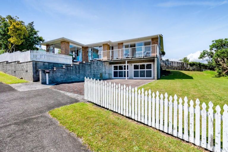 Photo of property in 16 Darwin Crescent, Spotswood, New Plymouth, 4310