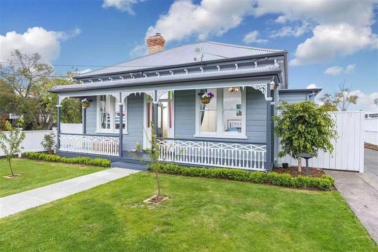 Photo of property in 25 Balmain Road, Birkenhead, Auckland, 0626