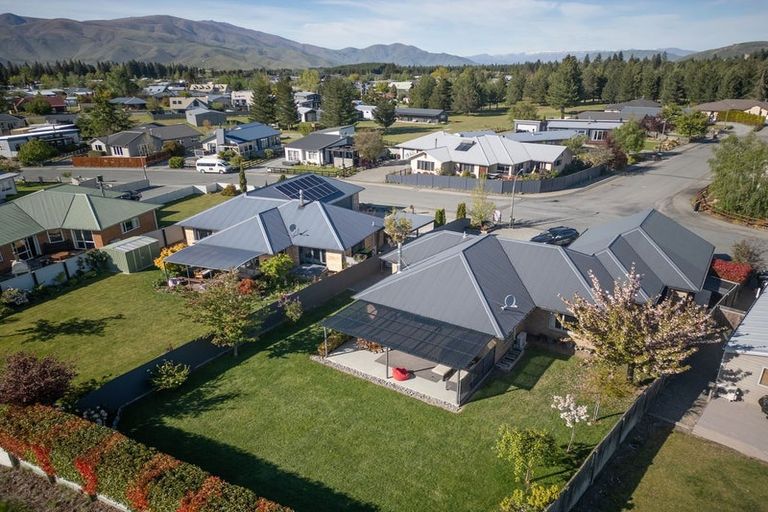 Photo of property in 10 Rhoboro Road, Twizel, 7901
