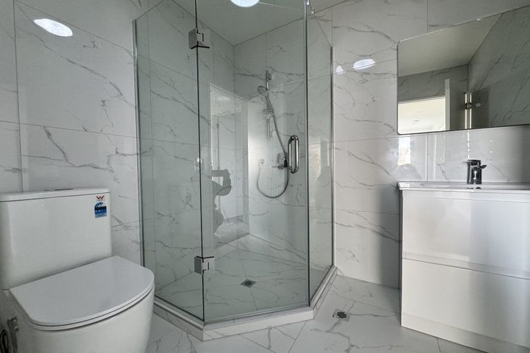 Photo of property in 24 Tomintoul Place, Highland Park, Auckland, 2010