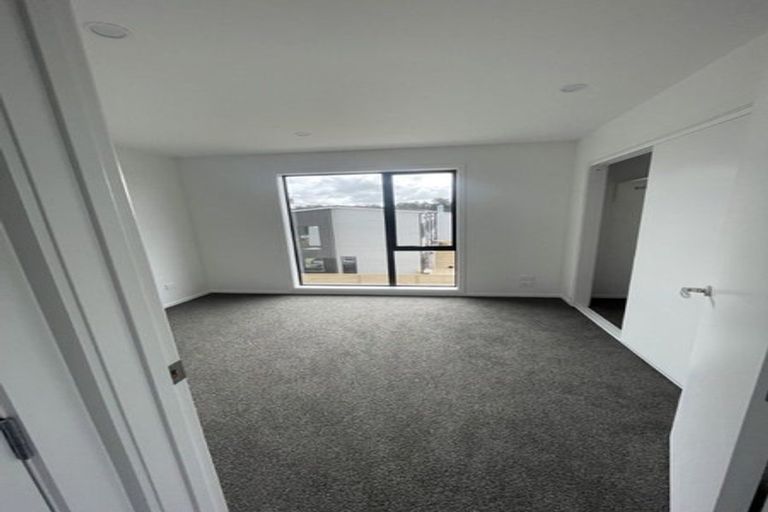 Photo of property in 3/504 Don Buck Road, Massey, Auckland, 0614