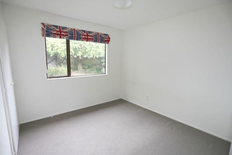 Photo of property in 36 Pitcairn Crescent, Bryndwr, Christchurch, 8053