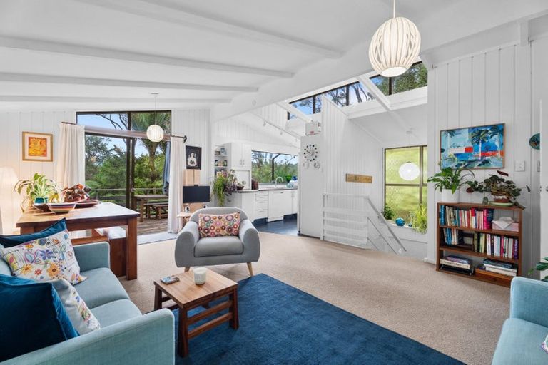 Photo of property in 185 Laingholm Drive, Laingholm, Auckland, 0604