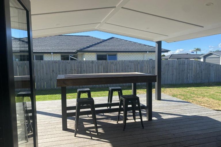 Photo of property in 21 Saint Michael Crescent, One Tree Point, 0118