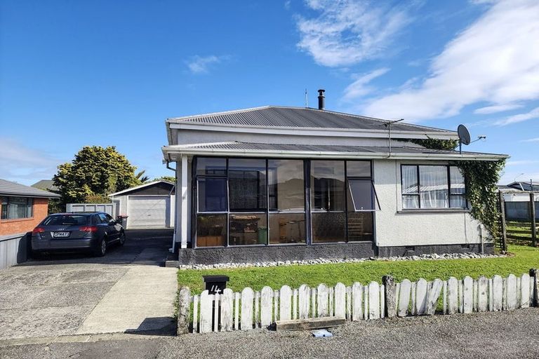 Photo of property in 14 Marlborough Street, Greymouth, 7805