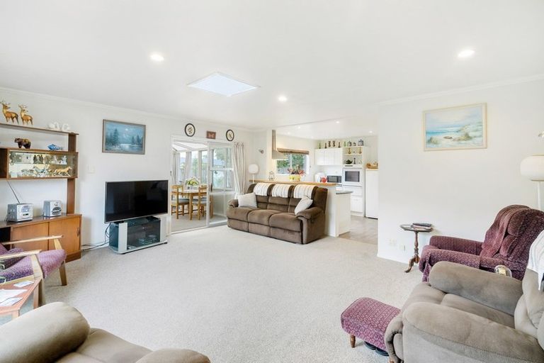 Photo of property in 7a Lillian Place, Orewa, 0931