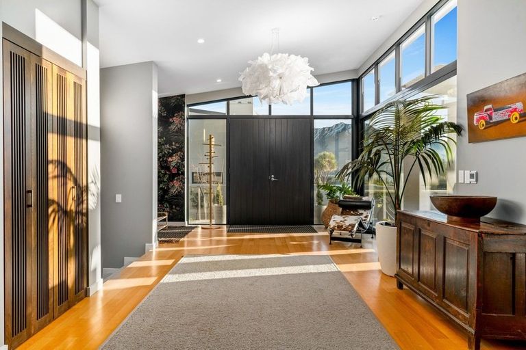 Photo of property in 8b Minaret Ridge, Wanaka, 9305