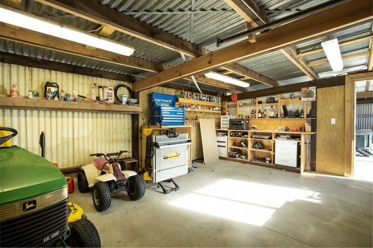 Photo of property in 50 Awaroa Road, Helensville, 0800