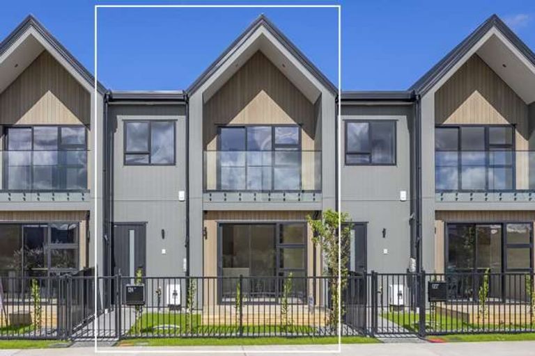 Photo of property in 124 Vintry Drive, Kumeu, 0810