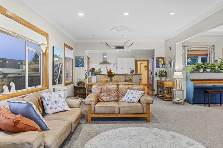 Photo of property in 42 Octavius Place, New Plymouth, 4312