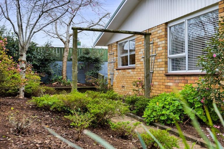 Photo of property in 2/6 Hood Place, Spotswood, New Plymouth, 4310