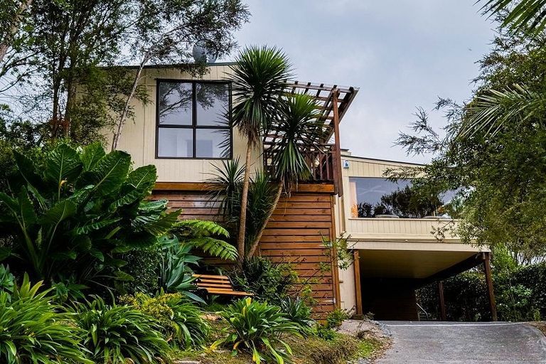 Photo of property in 71 Howard Road, Orere Point, Papakura, 2585