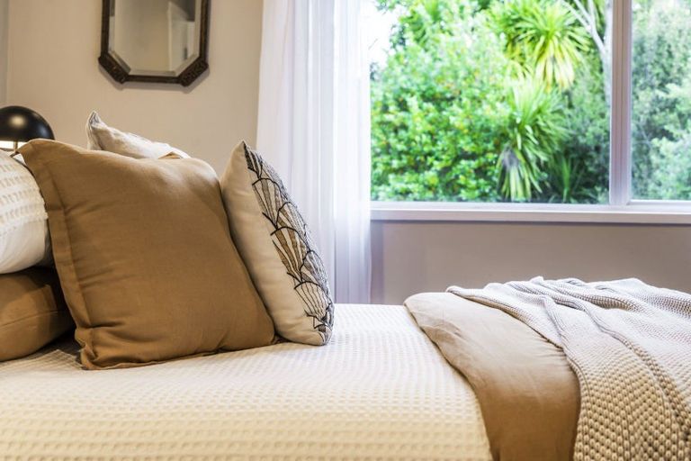 Photo of property in 13 Stallard Place, Glen Eden, Auckland, 0602