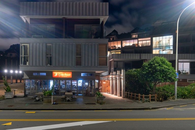 Photo of property in Patent 326 Apartments, 212s/326 Evans Bay Parade, Hataitai, Wellington, 6021