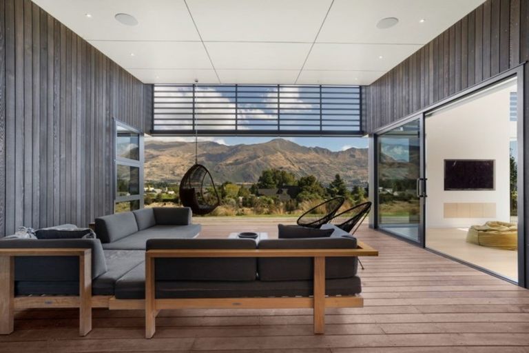 Photo of property in 5 Forest Heights, Wanaka, 9305