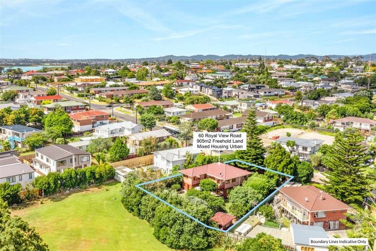 Photo of property in 60 Royal View Road, Te Atatu South, Auckland, 0610