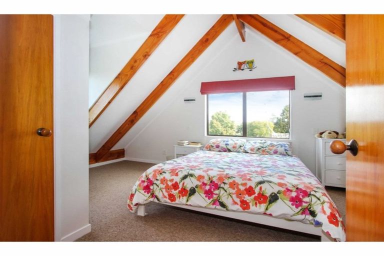 Photo of property in 2/28 Fairdale Place, Birkdale, Auckland, 0626