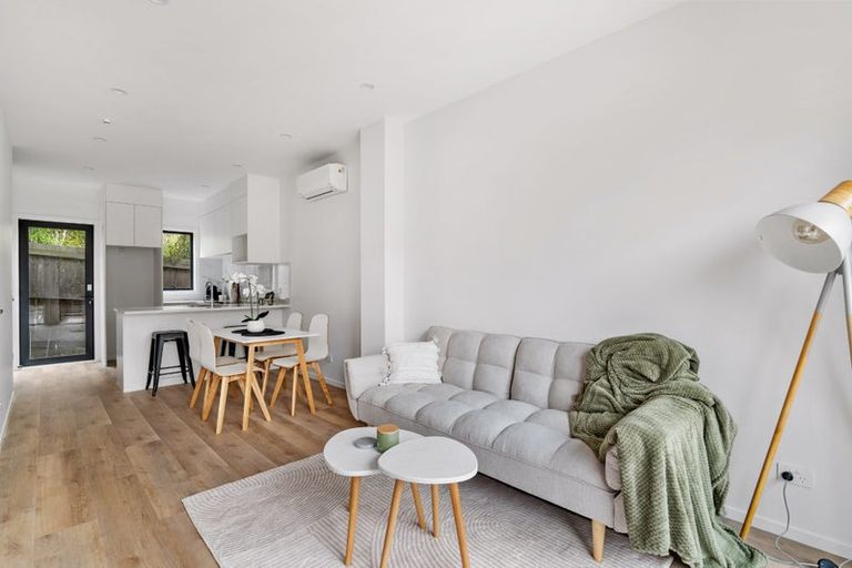 Photo of property in 3 Meg Lane, Glen Eden, Auckland, 0602