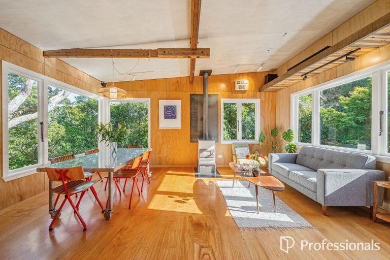 Photo of property in 20 London Road, Korokoro, Lower Hutt, 5012