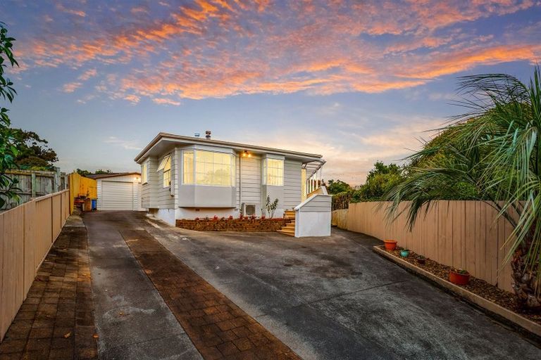 Photo of property in 1 Edgewood Way, Henderson, Auckland, 0612