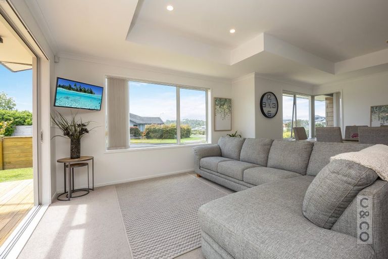 Photo of property in 43 Pitoitoi Drive, Riverhead, 0820