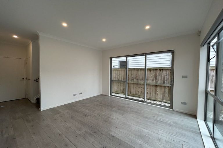 Photo of property in 3 Silvereye Road, Hobsonville, Auckland, 0616