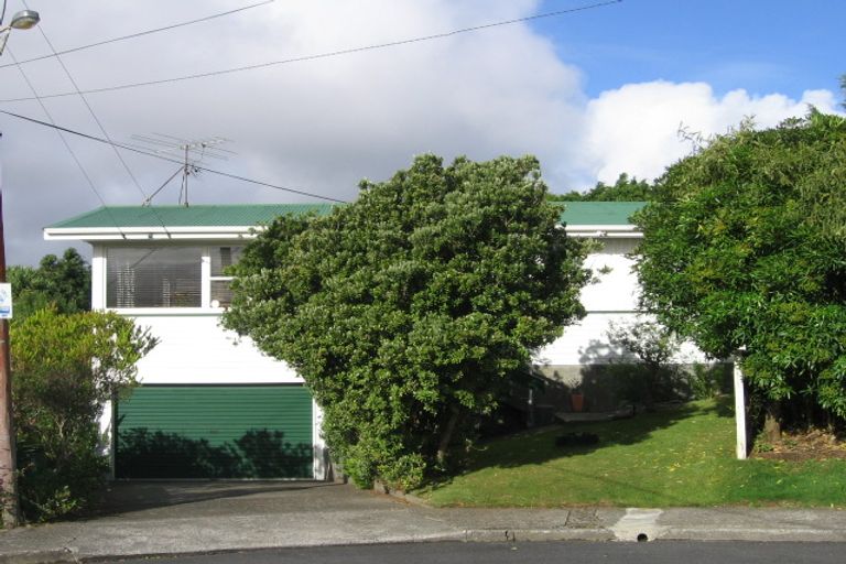 Photo of property in 4 Terrance Grove, Paparangi, Wellington, 6037
